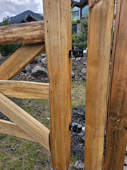 Gate hinges