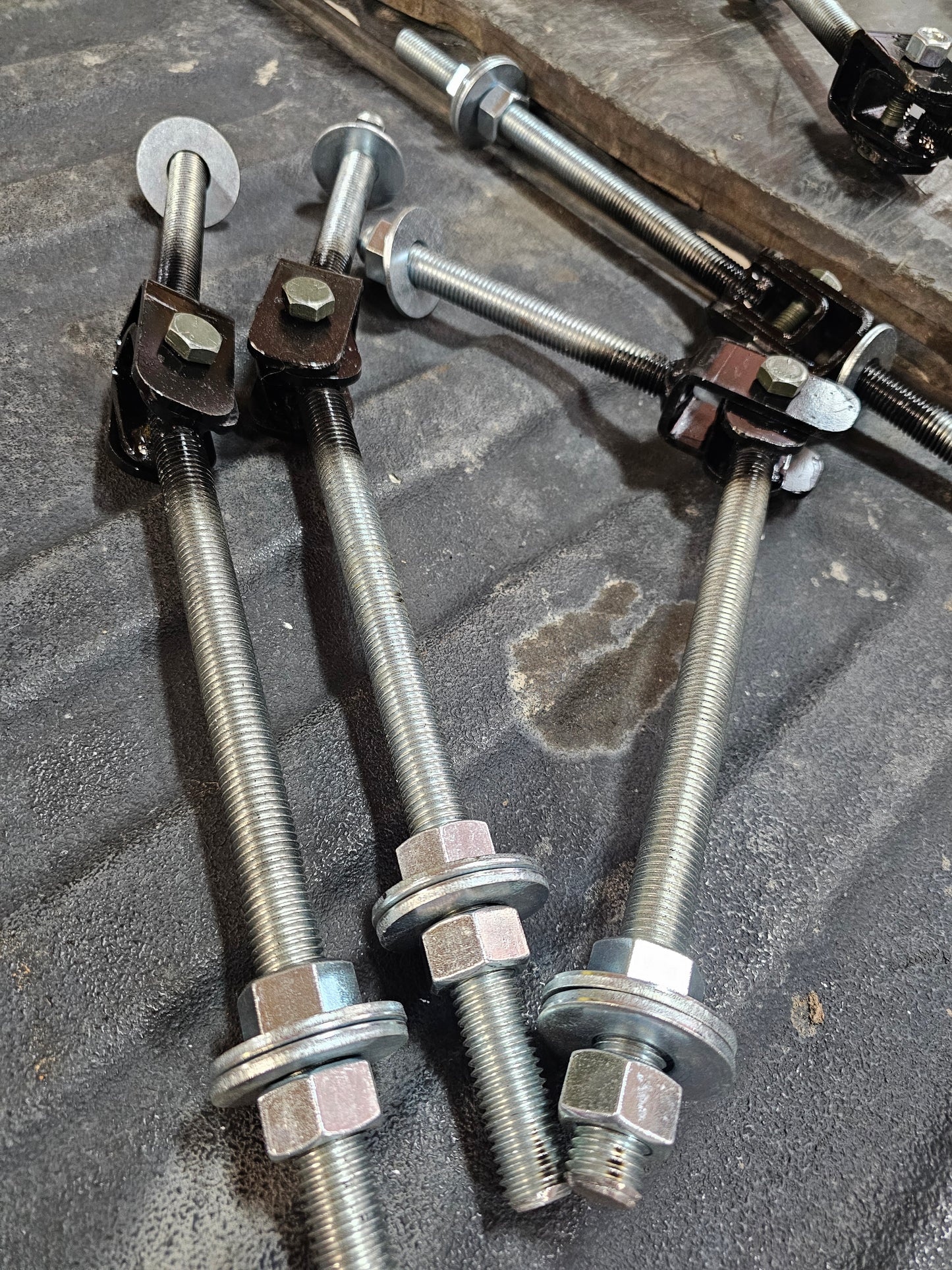Gate hinges