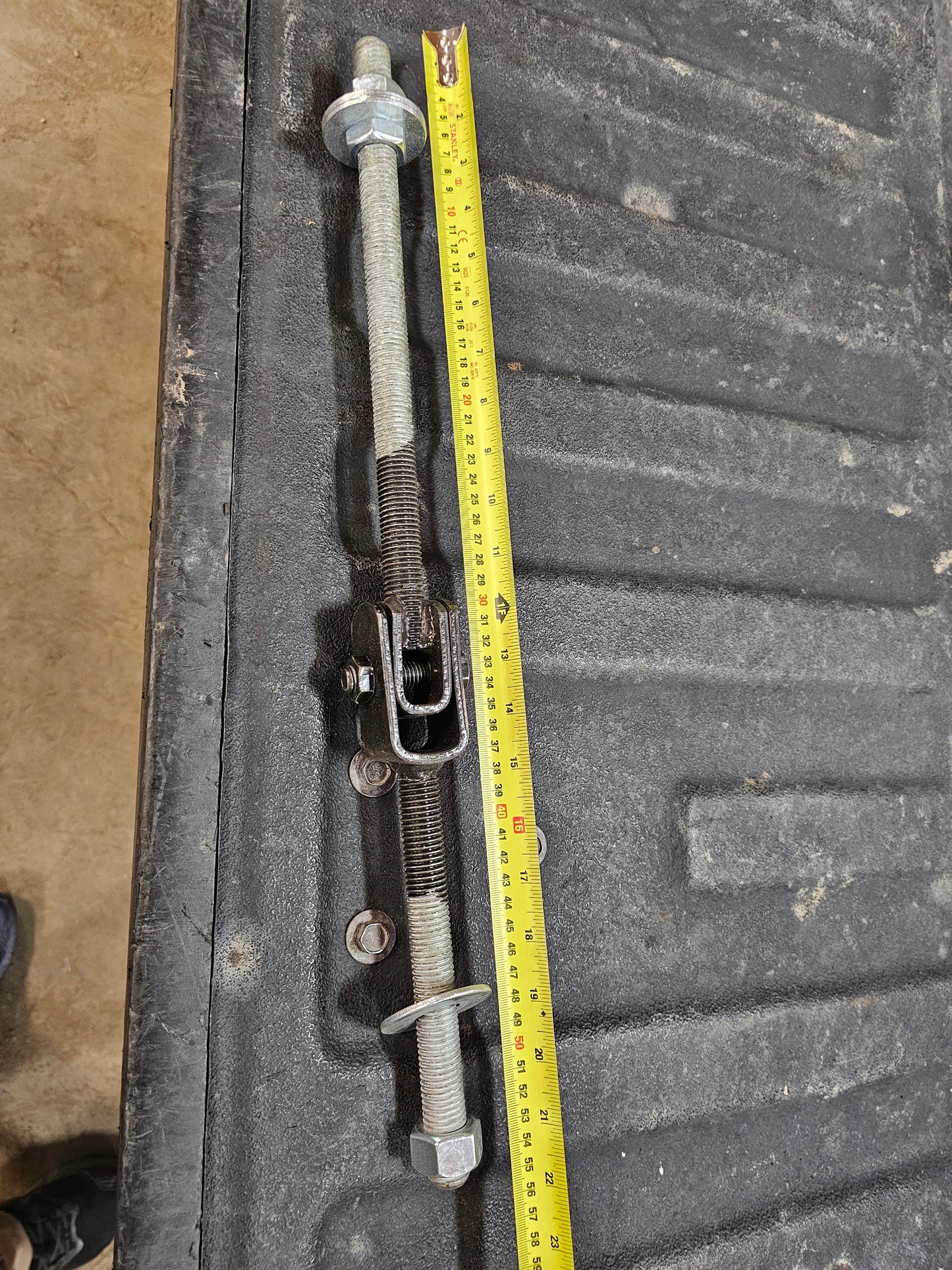 Gate hinges